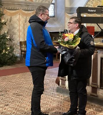 Sebastian Rudolph (r.) übergibt sein Amt des Kantoreivorstehers an Veit Klaue.