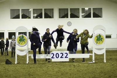 Foto zur Meldung: 2021 - 2022 unser traditioneller "Sprung in das Neue Jahr"