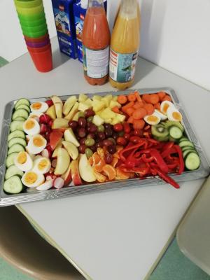Foto zur Meldung: Gesundes Pausenfrühstück - Alltagskompetenzen mit Unterstützung durch den Elternbeirat am 22.07.