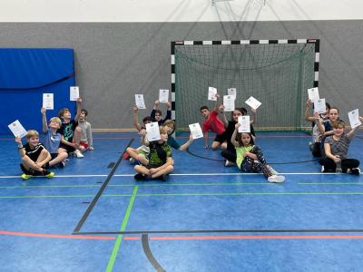 Foto zur Meldung: Schulinternes Ball über die Schnur-Turnier der 4. Klassen