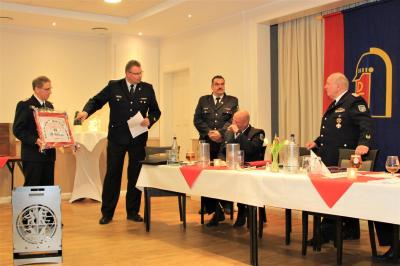 Foto zur Meldung: Verabschiedung Bernd Waschnick als Amtswehrführer
