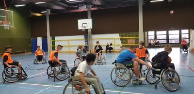 Rollstuhlsport macht Schule