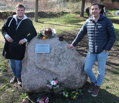 Foto zur Meldung: Gedenkstein für Andreas Hammermüller eingeweiht