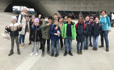 Foto zur Meldung: Die 2b besucht das Phaeno in Wolfsburg