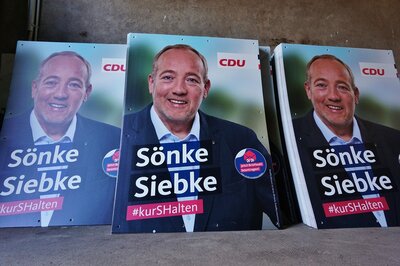 1000 Plakate hat Sönke Siebke für seinen Wahlkreis beschafft