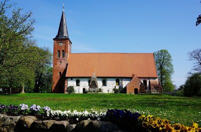Foto zur Meldung: Vicelin-Kirche Bornhöved am 30. April: Light the Night