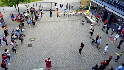 Foto zur Meldung: Friedrich-Karl-Ströher Realschule plus Simmern begrüßt neue Fünftklässler mit buntem Programm