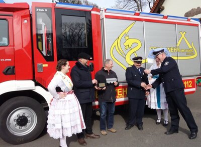 Foto zur Meldung: Neues Fahrzeug für Feuerwehr Burg-Kauper