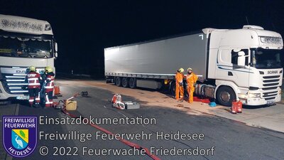 Einsatz 121/2022 | Auslaufender Diesel aus LKW | BAB 10 Rastplatz Ukleysee (Bild vergrößern)