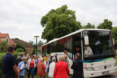Busfahrt für Senioren durch die Ortsteile mit der Kyritzer Bürgermeisterin