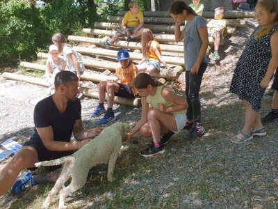 Vom richtigen Umgang mit Hunden - Lagotto Joshi zu Besuch an der Grundschule Hollstadt-Wollbach