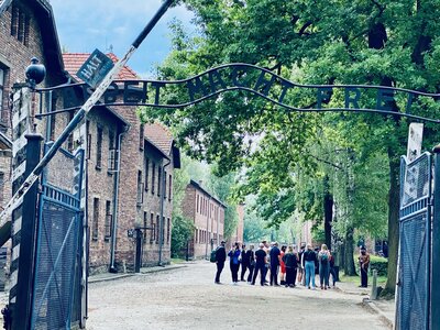 Foto zur Meldung: Werderaner Oberschüler auf Gedenkstättenfahrt nach Auschwitz