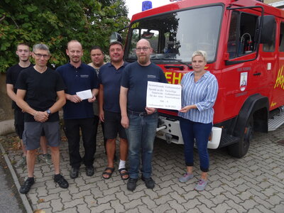 Spendenübergabe an Feuerwehrverein