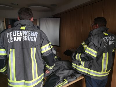 Neue Schutzausrüstung für die Feuerwehrleute im Amt Brück