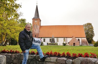 Foto zur Meldung: Kalender mit historischen Bornhöved-Fotos – Hilfe für Sanierung der Vicelin-Kirche