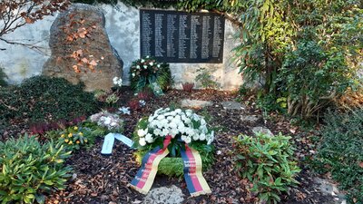 Ehrendes Gedenken zum Volkstrauertag auf dem Friedhof in Kranichfeld