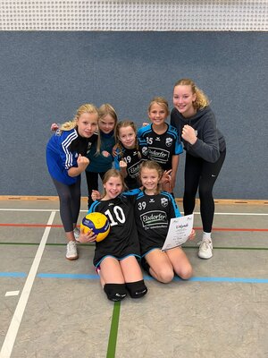Foto zur Meldung: Die Volleyball Mädchen u12 vertreten den TuS erfolgreich!