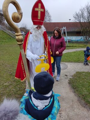 Foto zur Meldung: Gelungene Nikolausfeier im Kindergarten Prackenbach
