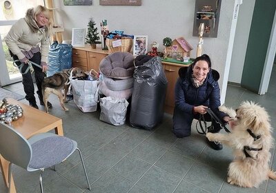 Spendenübergabe von Anne-Marie Lewandowitz und Angelina Rossow bei uns im Heim