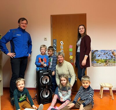 Foto zur Meldung: SV Haineck Nazza übergibt Prämie dem Kinderland „Thea de Haas“