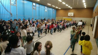 Flashmob - Tanz-AG´s bringen Bewegung in die Schule
