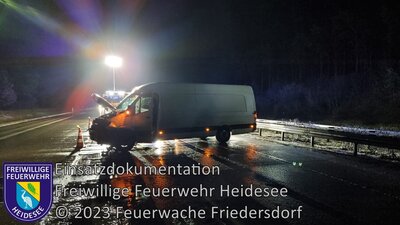 Einsatz 13/2023 | Transporter in Leitplanke | BAB 10 AD Spreeau - AS Niederlehme (Bild vergrößern)