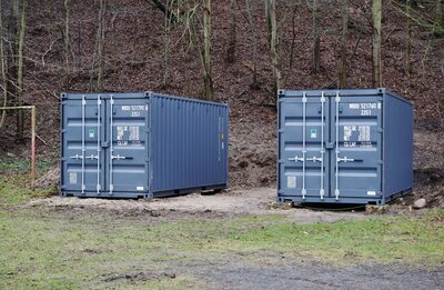 Foto zur Meldung: Container auf dem Bolzplatz für den VVV – ein Notbehelf