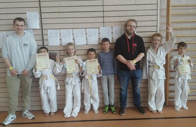 Foto: Müde und glücklich nach den Kämpfen Foto zur Meldung: JVU-Osterhasen - 2mal Silber beim Osterhasen-Cup