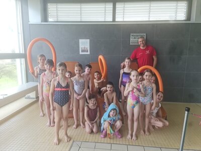 Kinderschwimmkurs im Hallenbad Gedern (Bild vergrößern)