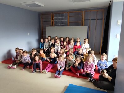 Foto zur Meldung: Märchen zum Mitmachen - Theater im Kindergarten Sankt Georg in Prackenbach