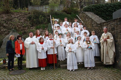 19 Kinder erstmals am Tisch des Herrn (Bild vergrößern)