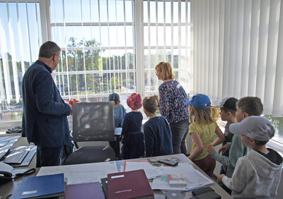 Foto zur Meldung: Kita-Kinder zu Gast beim Bürgermeister