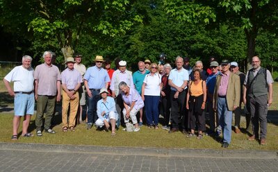 Foto zur Meldung: Ortsbegehung: Heimatfreunde aus dem Kreis Segeberg besuchten Schmalensee