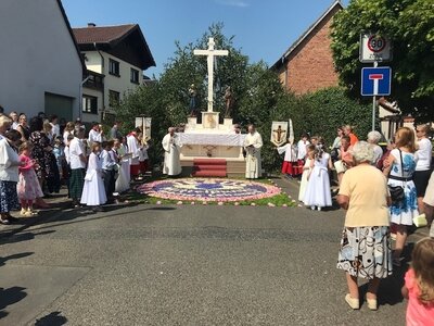 Vorschaubild zur Meldung: Prozession zu Fronleichnam