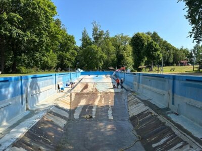 Die Sanierung des Schwimmbeckenbodens im Freibad Putlitz ist nun abgeschlossen