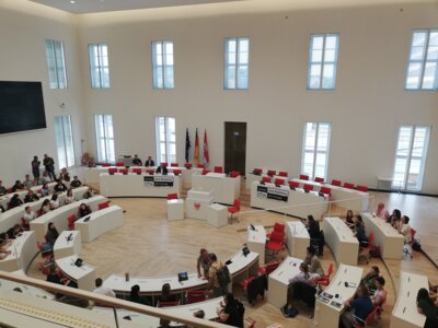 Foto zu Meldung: 25 Jahre Schule ohne Rassismus - Schule mit Courage - Landestreffen im Landtag