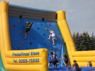 Sport- und Kinderfest der Hans Nadler Grundschule Gröden (Bild vergrößern)