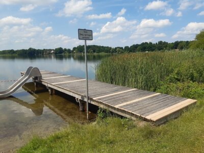 Foto zur Meldung: Badesteg in Schmalensee wieder begehbar dank Notreparatur