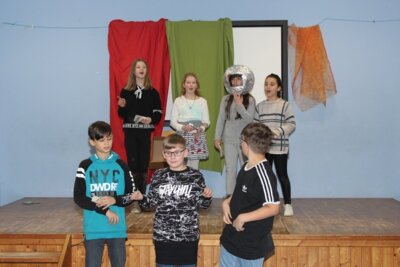 On STAGE… (Bild vergrößern)