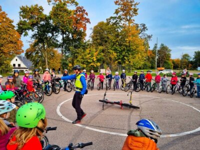 „kids on bike“ als Vorbereitung für die Fahrradprüfung (Bild vergrößern)