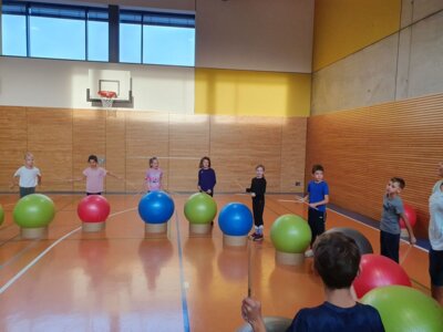 Foto zur Meldung: Sport- und Bewegungstag im Schulhaus Hollstadt