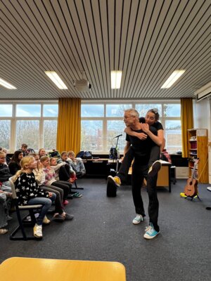 Für die 4. Klassen:  Theater Springinsfeld tritt auf mit "ja-nein-stop!" am 17.03., 24.03. und 31.03.2025