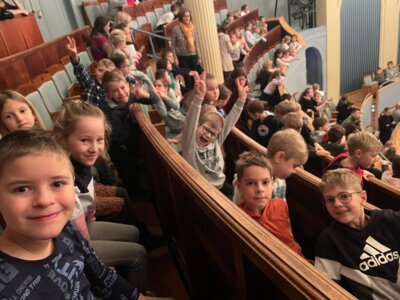 Theaterfahrt der Wollbacher Kinder ins Staatstheater nach Meiningen