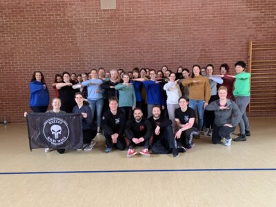 Krav Maga „Stay Away“ (Bild vergrößern)