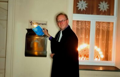 Foto zur Meldung: Pfarrbereich Niemegk: Weihnachtspost von der Kirchengemeinde im Briefkasten