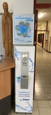 Trinkwasserspender aufgestellt