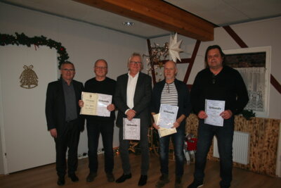 Das Bild zeigt v. li. 1. Vorsitzenden Martin Hofmann, Peter Dietrich, Peter Steiner, Karsten Michaelsen und Abteilungsleiter Helmut Haala. (Bild vergrößern)