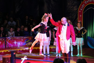 Vorhang auf – Manege frei – die Grundschule Grünbach taucht ein in die zauberhafte Welt des Zirkus (Bild vergrößern)