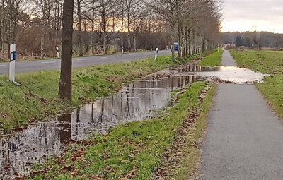 Foto zur Meldung: Radweg nach Klein Kienitz überschwemmt