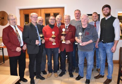 Kreis- und Vereinsmeister erhielten Pokale